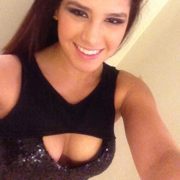 bebe Sequined Crop Top - Picture 5 of 5